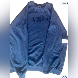 Taylor Swift Eras Tour 2023 Official Crewneck Pullover Sweatshirt Blue Medium